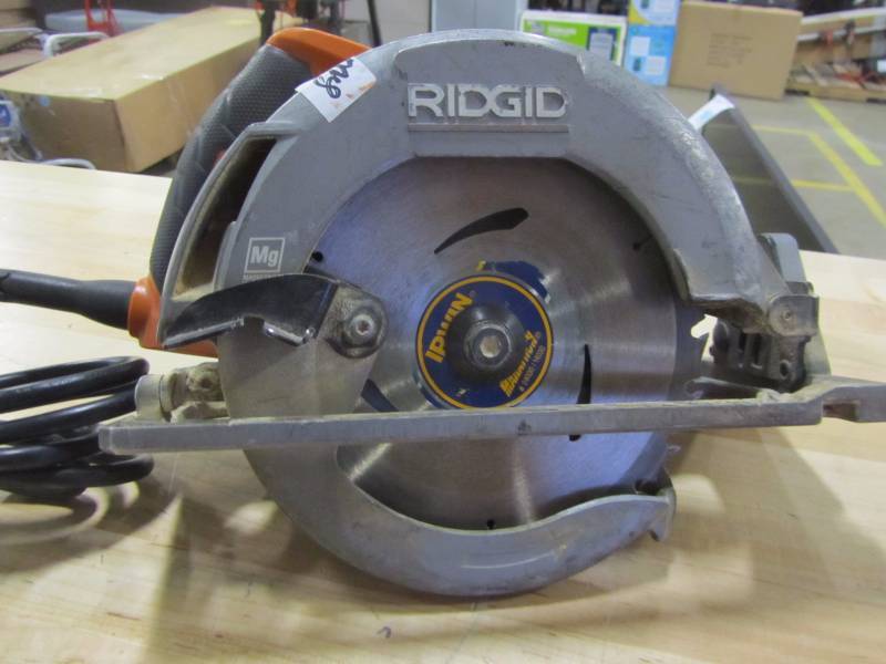 lot 49 image: Ridgid 15 amp 7 14 circular saw (with blade)