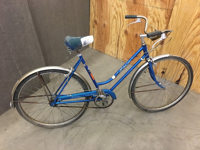 lot 8 image: Vintage Schwinn Collegiate Bicycle ...