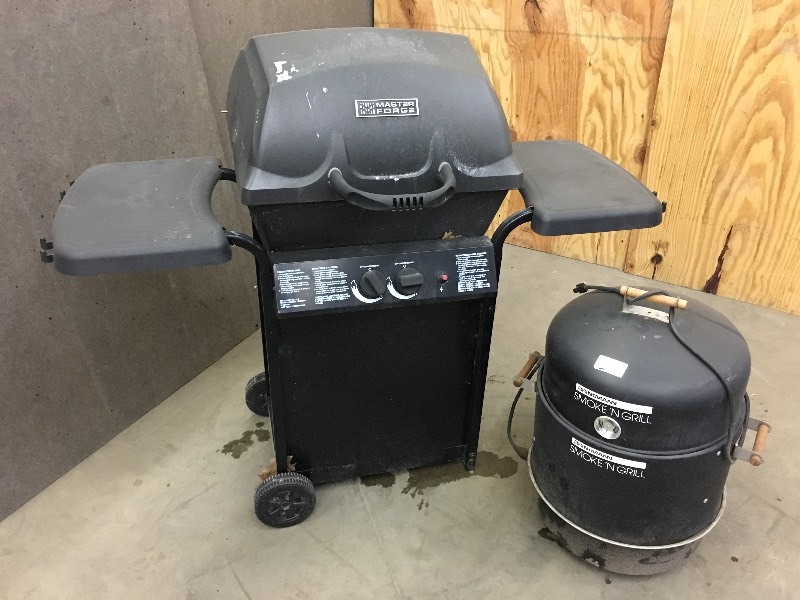 lot 18 image: Lot Of Brinkman Smoker Grill & Mas...