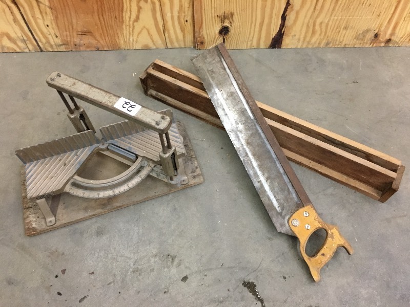 lot 22 image: Vintage Craftsman Miter Box With 24...