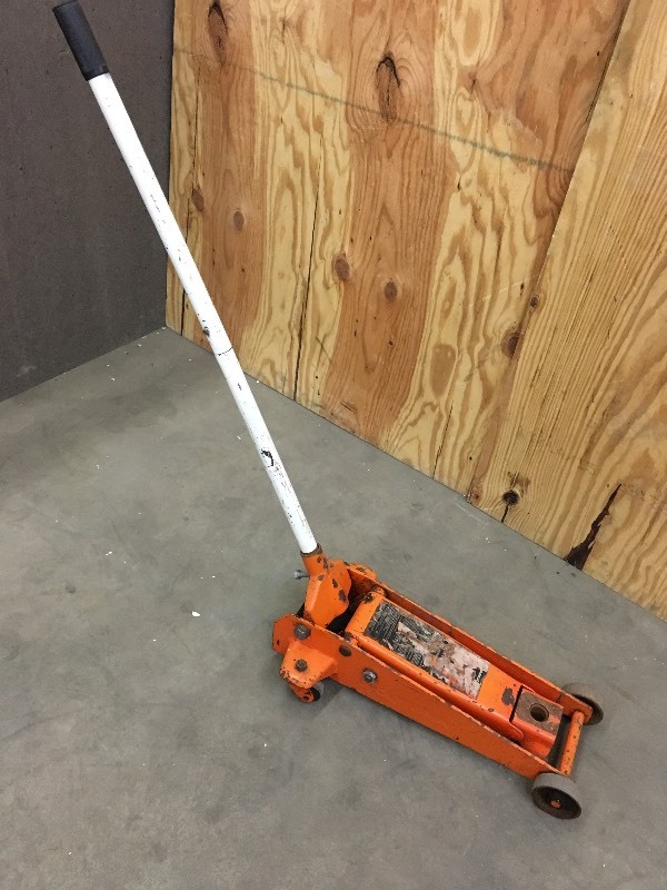 lot 62 image: 2-Ton Rolling Service Jack, Works B...