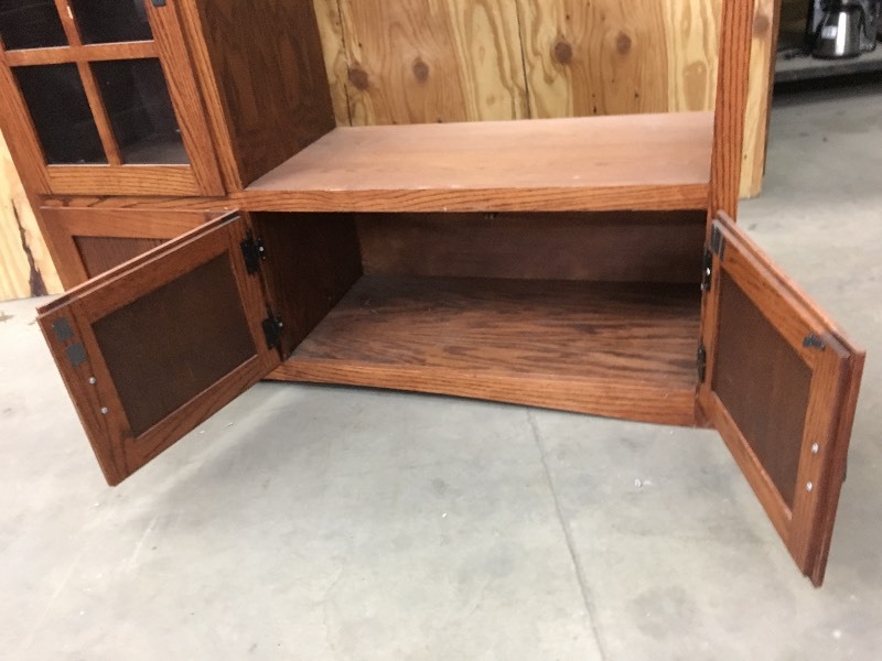 lot 61 image: 5ft Entertainment Center With Glass...