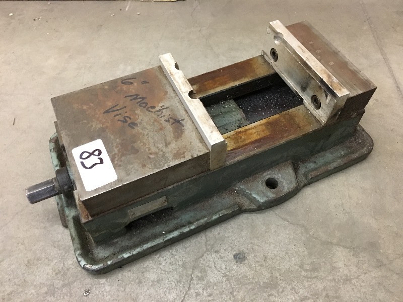 lot 83 image: Heavy Duty Machinist Vise With 5.5...
