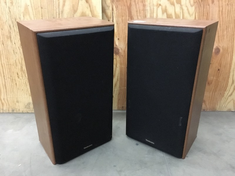 lot 102 image: (2) Technics Speakers