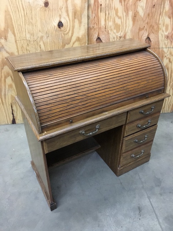 lot 106 image: Vintage Roll-Top Wooden Desk