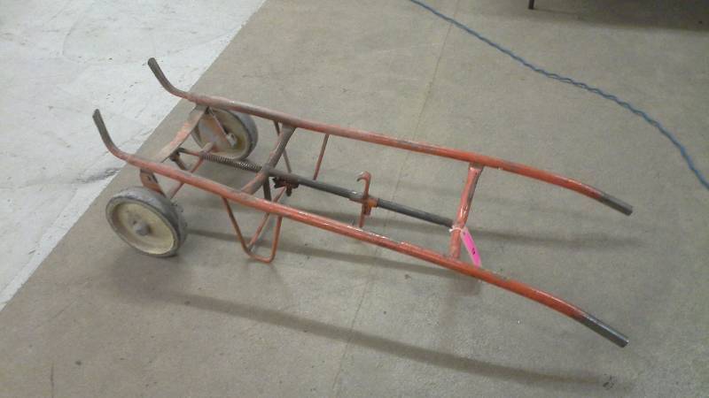 lot 9 image: Barrel Cart