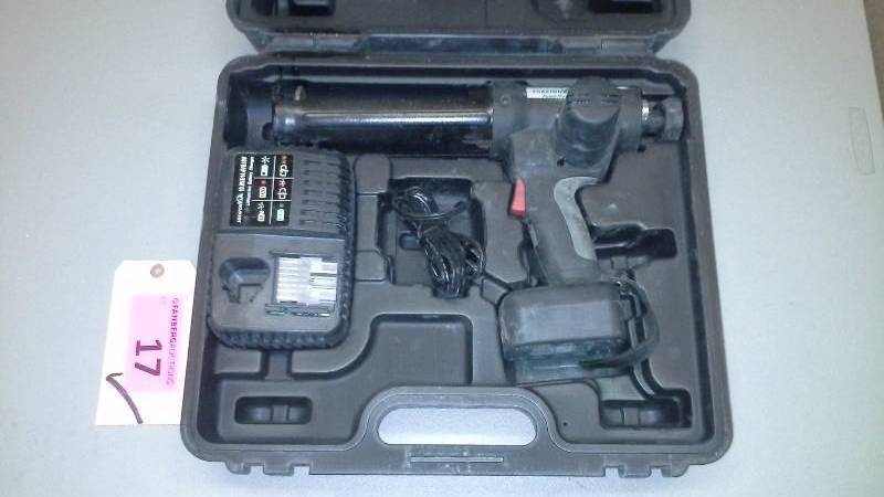 lot 17 image: 10.8V PowerMax Cordless Co-Axial Cartridge Gun for 380mL Cartridges