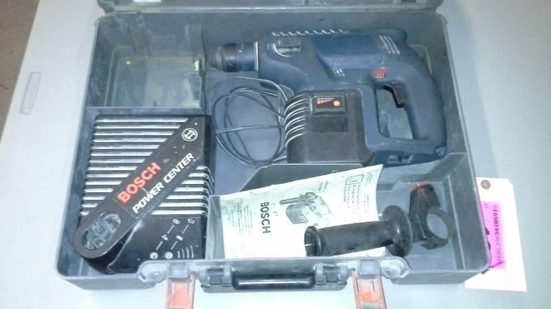 lot 19 image: Bosch 11225VSR Rotary Hammer Drill