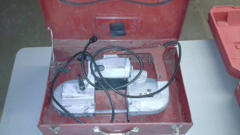 lot 21 image: Milwaukee Heavy Duty Portable Bandsaw