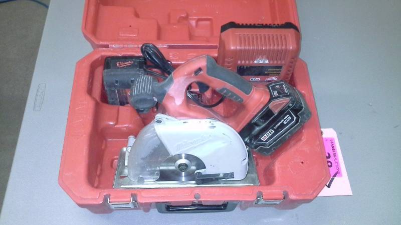 lot 28 image: Milwaukee Heavy Duty Meal Cutting Saw