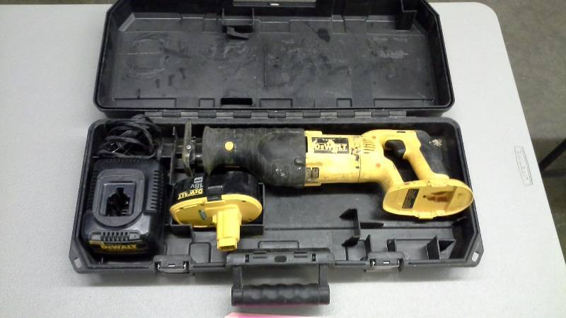 lot 49 image: DeWalt DC385 Variable Speed Reciprocating Saw