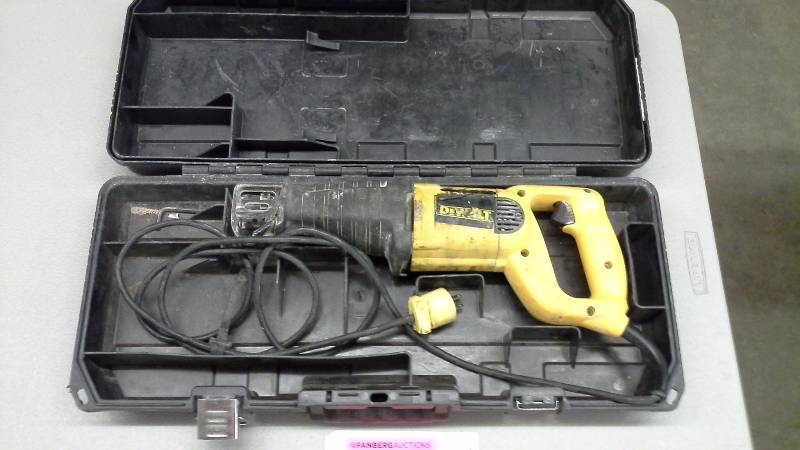 lot 51 image: DeWalt DW303 VS Reciprocating Saw