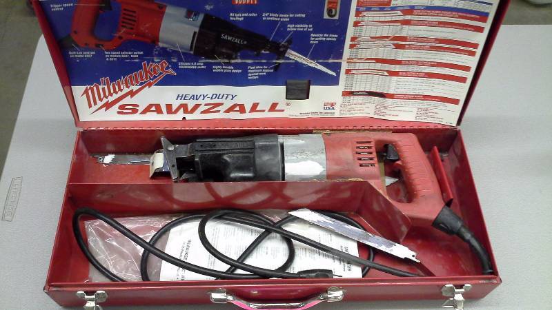 lot 69 image: Milwaukee Heavy Duty Sawzall