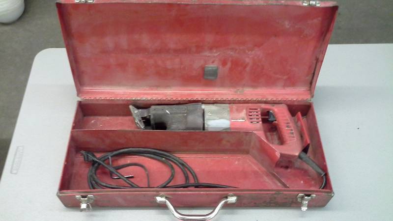 lot 71 image: Milwaukee Heavy Duty Sawzall