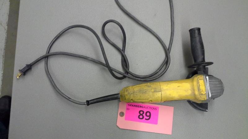 lot 89 image: DeWalt D28402 4 12 Angle Grinder