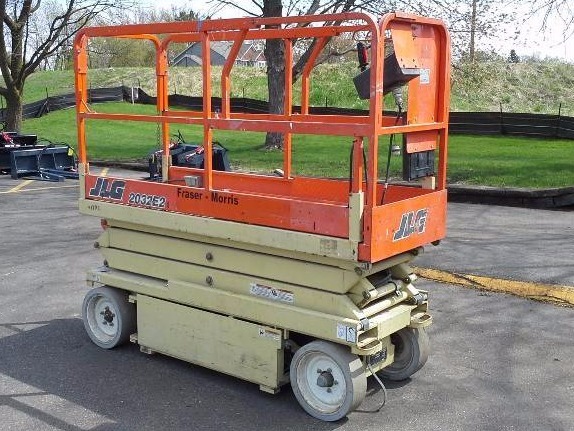 lot 743 image: JLG 2032E2 Scissor Lift