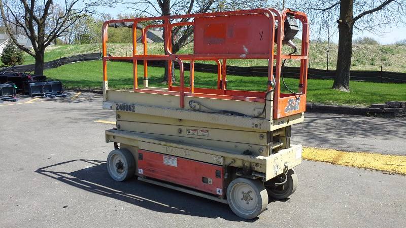 lot 722 image: JLG 2033E Scissor Lift