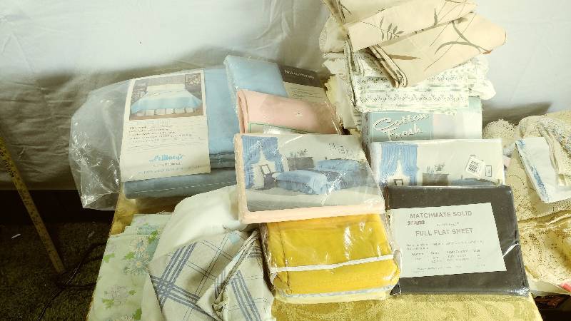 lot 328 image: Various Linens  Sheets (some new)