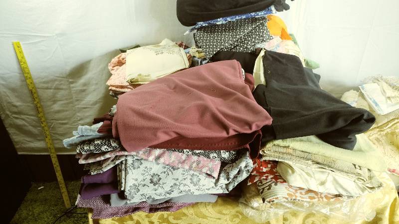 lot 329 image: Various Cotton and Pollyester Material
