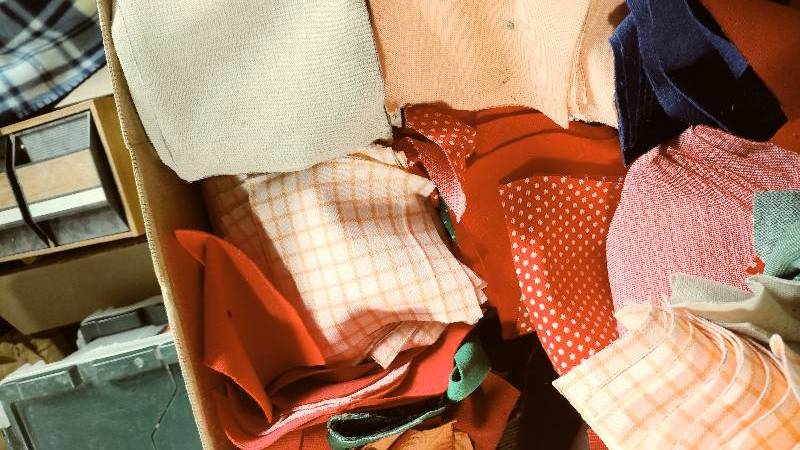 lot 336 image: Quilt Squares and Quilt Pieces