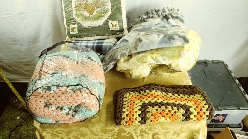 lot 338 image: Blankets