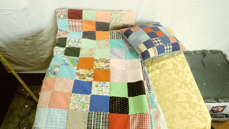 lot 339 image: Quilt and Pilllow