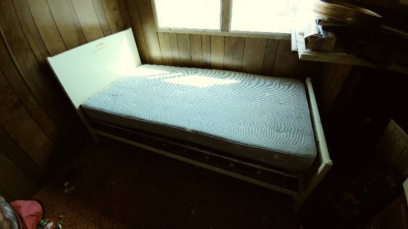 lot 350 image: Twin Bed