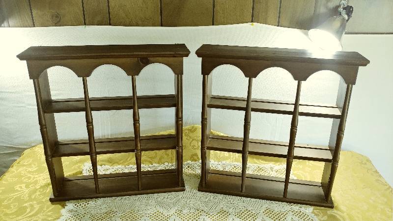 lot 254 image: 2 Wooden Displays