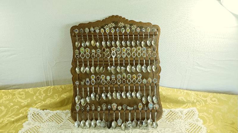 lot 255 image: 64 Collectable Spoons with Display