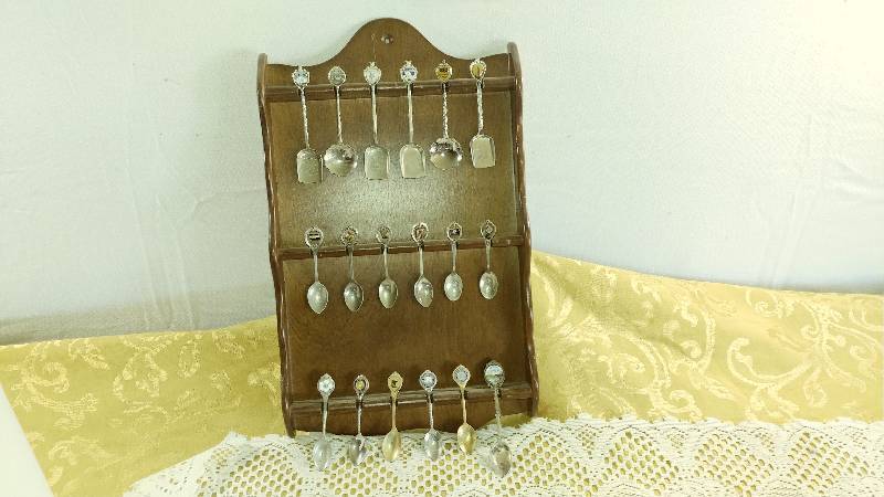 lot 256 image: 18 Collectable Spoons with Display