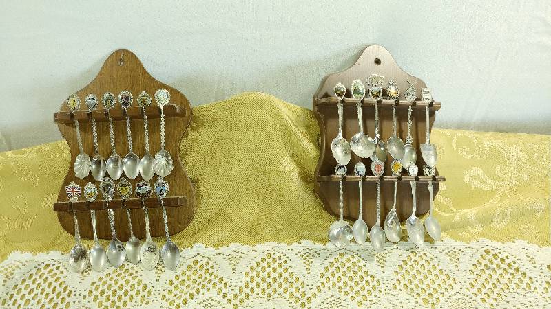 lot 258 image: 24 Collectable Spoons and 2 Displays