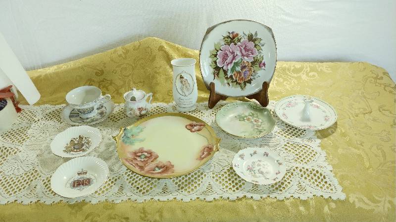 lot 261 image: Selection of Decorative Plates and Glass