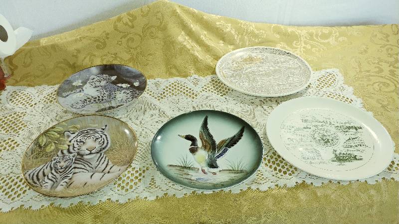 lot 263 image: 5 Decorative Plates
