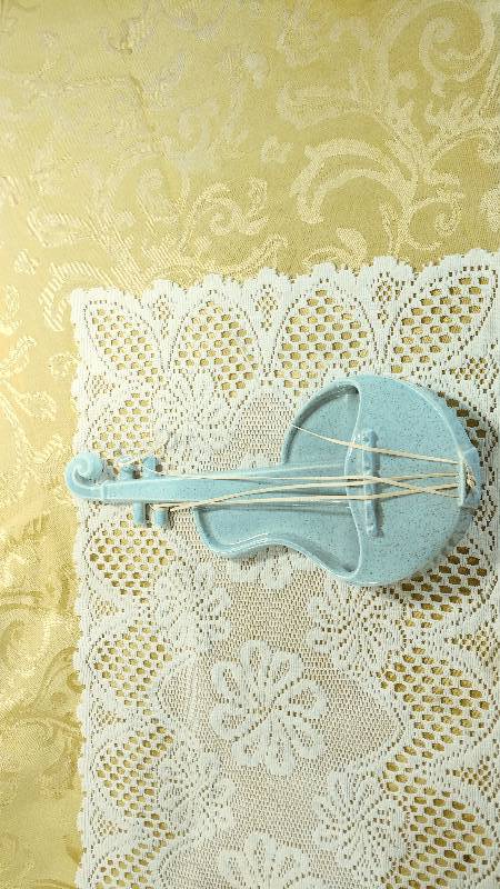 lot 266 image: Blue Redwing Ceramic Violin