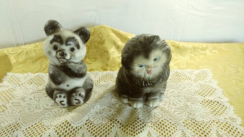 lot 268 image: Cat and Panda Garden Dcor.