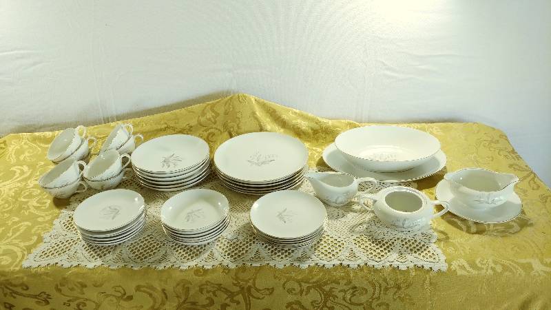 lot 272 image: Golden Rhapsody China Set