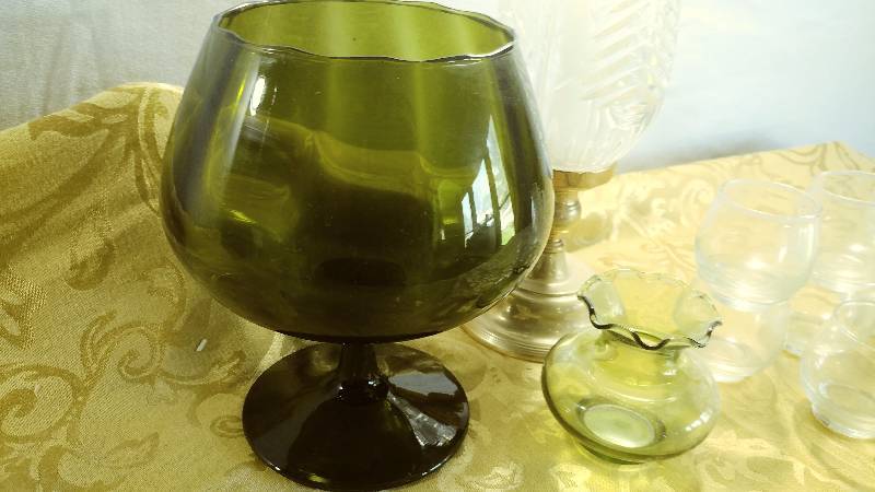 lot 276 image: Candle and Votive Holders