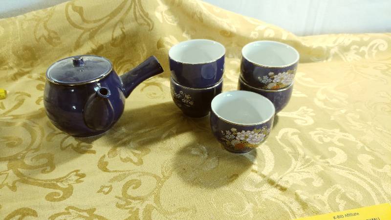 lot 283 image: Tea Set