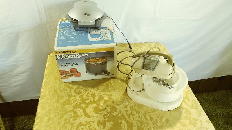 lot 293 image: Mixer, Presto Kitchen Kettle, and Sandwich Maker