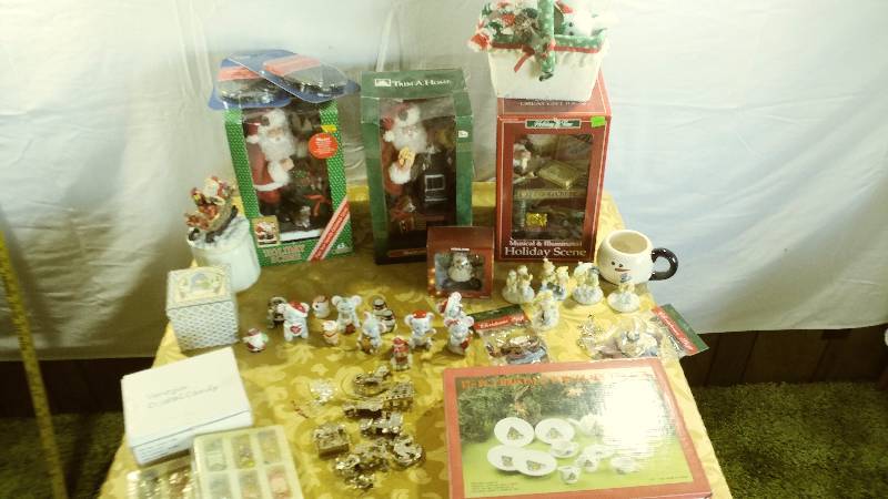 lot 298 image: Christmas Lot