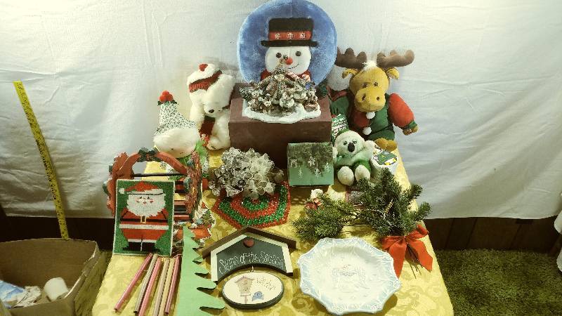 lot 300 image: Christmas Lot