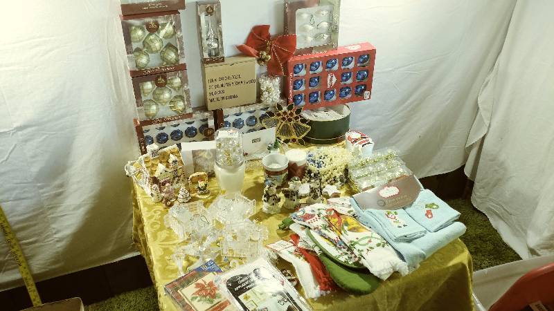 lot 301 image: Christmas Lot