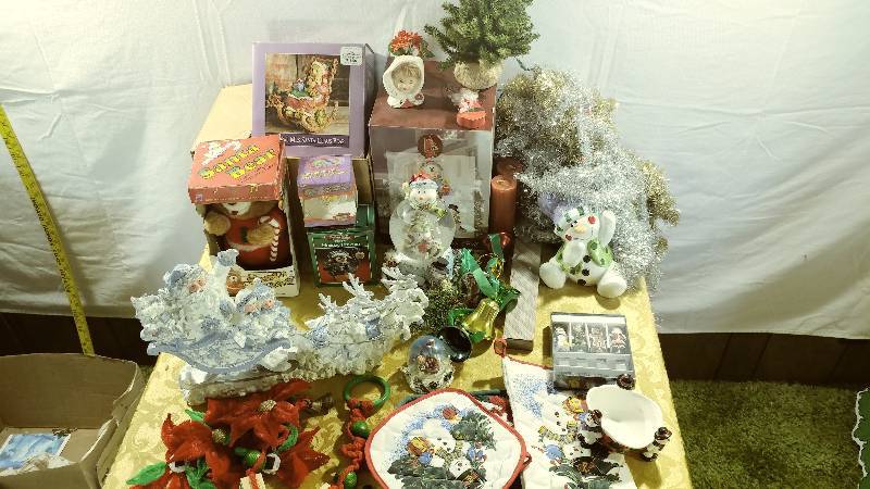 lot 303 image: Christmas Lot