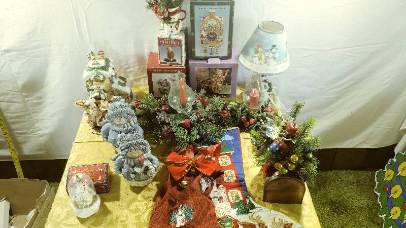 lot 304 image: Christmas Lot