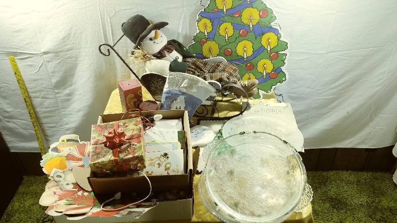 lot 310 image: Christmas Lot