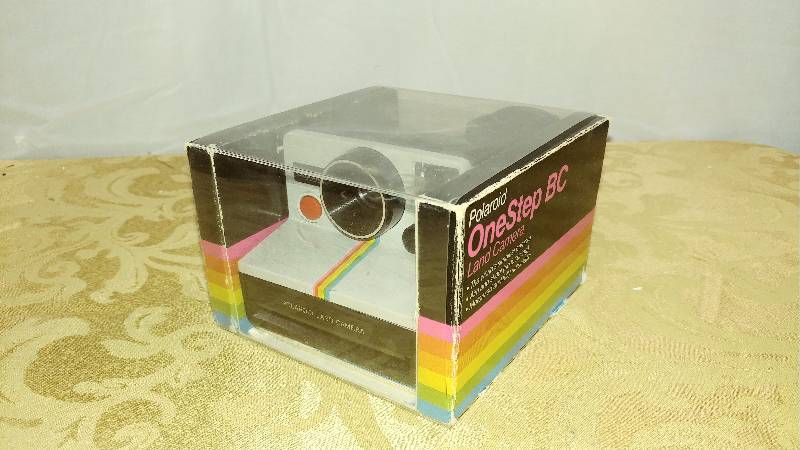 lot 318 image: Vintage Poloroid Camera wBox