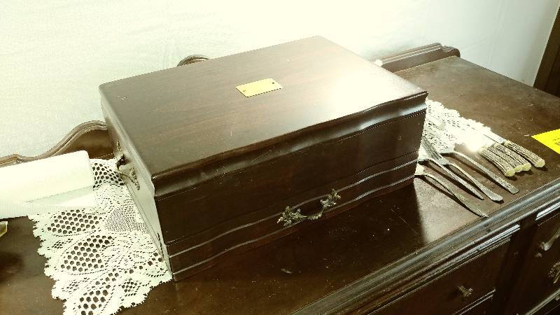 lot 210 image: Antique Wood Silverware Case