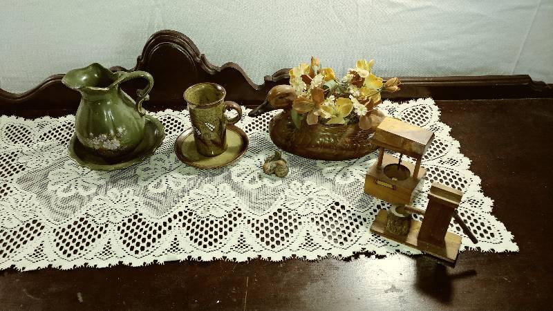 lot 212 image: Dcor