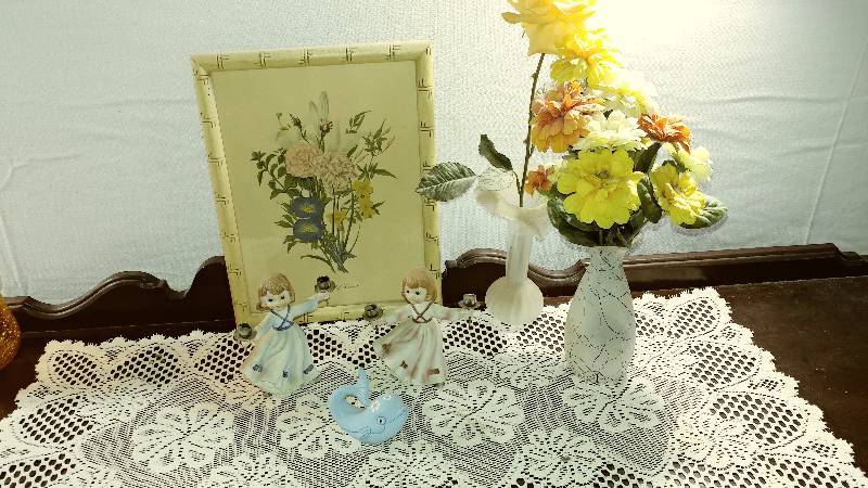 lot 213 image: 1979 Figurines, Vases, Whale and Picture