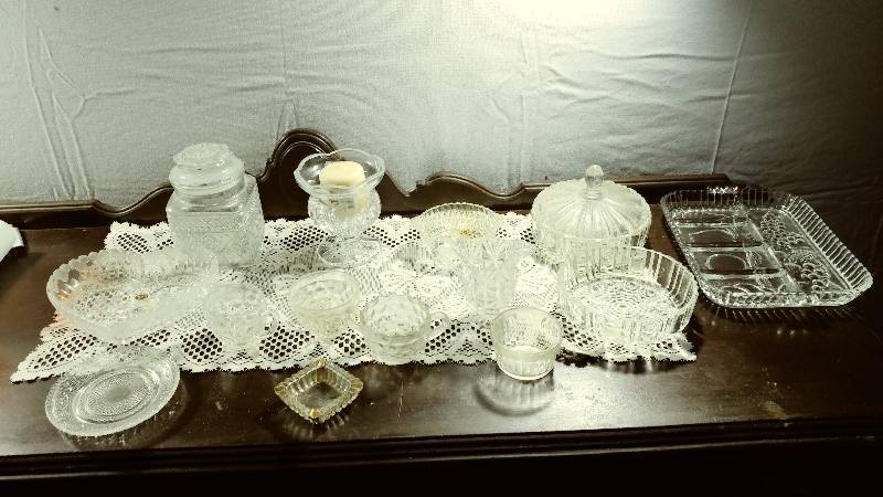 lot 92 image: Various Crystal and Glass Lot